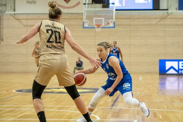 Halle, Germany 29 October 2023 1 BBL Womens 2023 2024 Gisa Lions MBC vs Inexio Roals Saarlouis v li Maria Kostourkova Saarlouis and Laura Schinkel Halle SWH arena Saxony Anhalt. Copyright: xFotostandx xxBallaschx