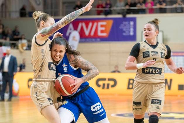 Halle, Germany 29 October 2023 1 BBL Women 2023 2024 Gisa Lions MBC vs Inexio Roals Saarlouis v li in duel Sylwia Bujniak Saarlouis and Sabrina Haines Halle SWH arena Sachsen Anhalt Copyright: xFotostandx xxBallaschx
