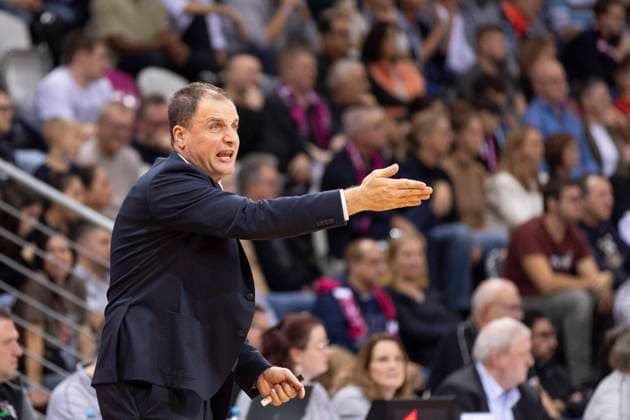 Head coach Nikola MARKOVIC CRA, mi indicates the direction, energetic, gesture final score 90 68, Basketball 1 Bundesliga Telekom Baskets Bonn HAKRO Merlins Crailsheim BON vs CRA 5 match day, in T E L E K O M D O M E, on 29 10 2023 Â