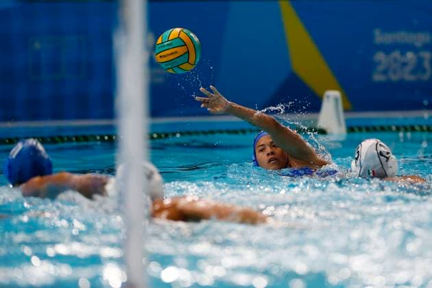 SANTIAGO, CHILE Ð OCT 30: Accion durante los Juegos Panamericanos Santiago 2023 el 30 de Octubre en Santiago, Chile. Action during Santiago 2023 Pan American Games on October 30 in Santiago, Chile. (Foto de Dragomir Yankovic Santiago 2023 v’a Photosport) Dia 11, polo acuatico, equipo femenino grupo A Day 11, waterpolo, women«s team grupo A