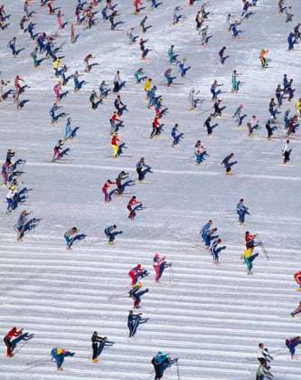 alljährlich am 2.Sonntag im März findet seit 1969 der Engadiner Skimarathon statt er ist die größte Skilanglaufveranstaltung der Schweiz und die zweitgrüßte der Welt das Foto entstand nahe Sils Maria *** every year on the 2nd Sunday in March since 1969 the Engadin Skimarathon takes place it is the biggest cross-country skiing event in Switzerland and the second greenest in the world the photo was taken near Sils Maria
