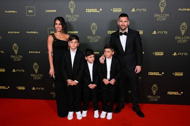 Lionel Messi - Antonela Roccuzzo et ses enfants Thiago Mateo et Ciro FOOTBALL : Ballon d Or 2023 - Paris - 30 10 2023 FedericoPestellini Panoramic 