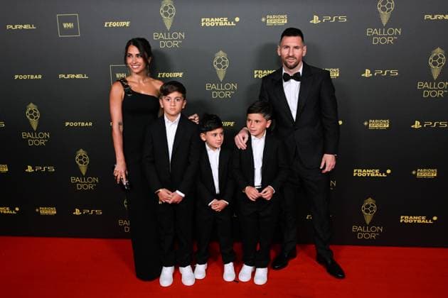 Lionel Messi - Antonela Roccuzzo et ses enfants Thiago Mateo et Ciro FOOTBALL : Ballon d Or 2023 - Paris - 30 10 2023 FedericoPestellini Panoramic 