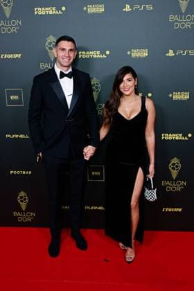 Mandinha et Emiliano Dibu Martinez FOOTBALL : Ballon d Or 2023 - Paris - 30 10 2023 FedericoPestellini Panoramic 