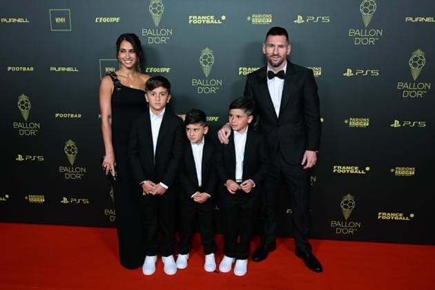 Lionel Messi - Antonela Roccuzzo et ses enfants Thiago Mateo et Ciro FOOTBALL : Ballon d Or 2023 - Paris - 30 10 2023 FedericoPestellini Panoramic 