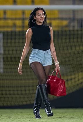 SAFF Saudi Arabia KingÕs Cup 2023-24 Round 16 Georgina Rodriguez walks on the pitch at the end of the SAFF Saudi Arabia KingÕs Cup 2023-24 R16 match between Al Nassr FC vs Al Ettifaq FC at Al Awwal Park Stadium on October 31, 2023 in Riyadh, Saudi Arabia. Riyadh l Awwal Park Stadium Saudi Arabia  Copyright: xVictorxFrailex 2023.10.31_PSI03254.R16_VFR_05443-2