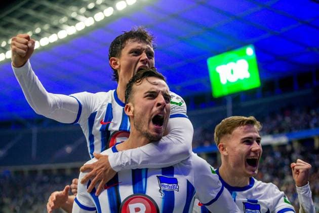 Sport Themen der Woche KW44 Sport Bilder des Tages 01.11.2023, xfrx, Fussball DFB Pokal 2.Runde, Hertha BSC Berlin - FSV Mainz 05 emspor, v.l. Fabian Reese (Hertha BSC),Haris Tabakovic (Hertha BSC) celebrate the goal,Torjubel zum 2:0 (DFL DFB REGULATIONS PROHIBIT ANY USE OF PHOTOGRAPHS as IMAGE SEQUENCES and or QUASI-VIDEO) Berlin *** 01 11 2023, xfrx, Fussball DFB Pokal 2 Runde, Hertha BSC Berlin FSV Mainz 05 emspor, v l Fabian Reese Hertha BSC ,Haris Tabakovic Hertha BSC celebrate the goal,Torjubel zum 2 0 DFL DFB REGULATIONS PROHIBIT ANY USE OF PHOTOGRAPHS as IMAGE SEQUENCES and or QUASI VIDEO Berlin