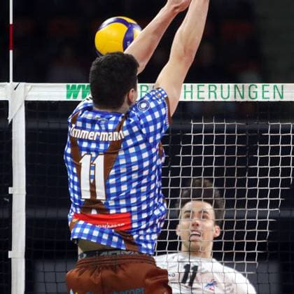 from left Theo TIMMERMANN Herrsching , Xander Wolf KETRZYNSKI Lueneburg , He Volleyballl, Bundesliga 20223 24, WWK Volleys Herrsching vs SVG Lueneburg, 01 11 23, BMW Park Munich, Copyright: WolfgangxFehrmann