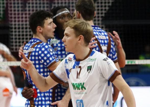 front Leonard GRAVEN Herrsching GER , He Volleyballl, Bundesliga 20223 24, WWK Volleys Herrsching vs SVG Lueneburg, 01 11 23, BMW Park Muenchen, Copyright: WolfgangxFehrmann