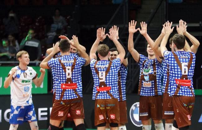 Herrschinger joy after the victory, He Volleyballl, Bundesliga 20223 24, WWK Volleys Herrsching vs SVG Lueneburg, 01 11 23, BMW Park Munich, Copyright: WolfgangxFehrmann