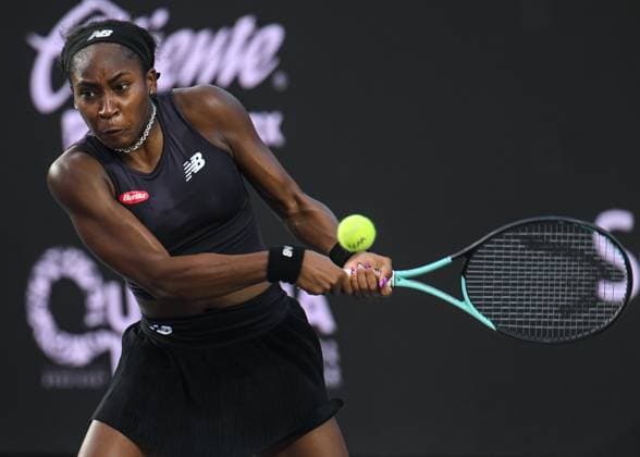 2023 WTA, Tennis Damen Finals - Day 4 CANCUN, MEXICO - NOVEMBER 1: Coco Gauff of the USA during her match against Poland s Iga Swiatek, on Day 4 of the GNP Seguros WTA Finals Cancun 2023 part of the Hologic WTA Tour, on November 1, 2023, in Cancun, Quintana Roo, Mexico. Cancun Mexico  Copyright: xArturxWidakx originalFilename:widak-2023wtaf231101_npzbJ.jpg