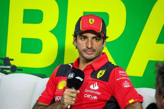SAINZ Carlos (spa), Scuderia Ferrari SF-23, portrait during the 2023 Formula 1 Rolex Grande Premio de Sao Paulo, 20th round of the 2023 Formula One World Championship, WM, Weltmeisterschaft from November 3 to 5, 2023 on the Autodromo JosÃ Carlos Pace, in Sao Paulo, Brazil - F1 - SAO PAULO GRAND PRIX 2023 DPPI Panoramic  00123042_G0OD8539