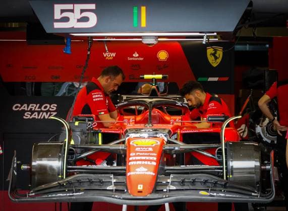Preparação para Grande Premio F1 SÃO PAULO, SP - 02.11.2023: PREPARAÇÃO PARA GRANDE PREMIO F1 - Mechanics and engineers make the final adjustments before the Grand Prix Rolex Brasil de Formula 1 São Paulo 2023, this Thursday (02), at the Interlagos racetrack, south of the capital of São Paulo. (Photo: Aloisio Mauricio Fotoarena) x2456049x  AloisioxMauricio