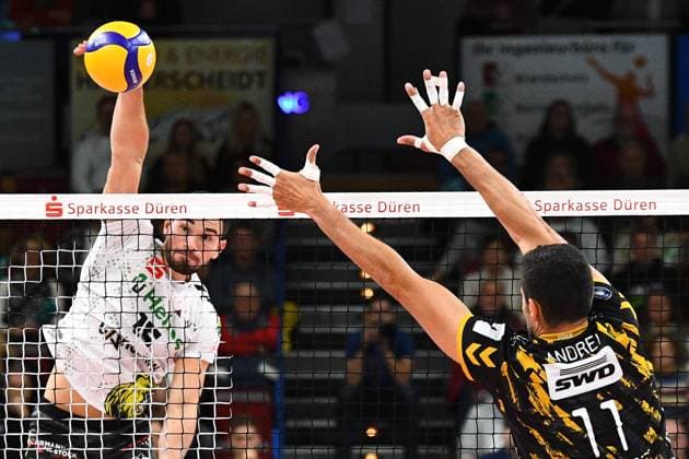 f le Lorenz Karlitzek Helios Grizzlys Giesen, 15 with butterfly, Michael Andrei Powervolleys Düren, 11 , action, game scene, 02 11 2023, Düren Germany , Volleyball, 1 Bundesliga, SWD Powervolleys Düren Helios Grizzlys Giesen xmhx