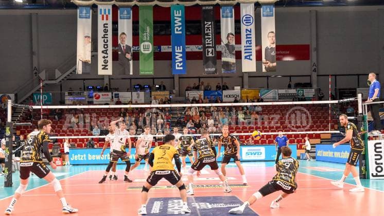 Action, Action, Game Scene, , 02 11 2023, Düren Germany , Volleyball, 1 Bundesliga, SWD Powervolleys Düren Helios Grizzlys Giesen xmhx