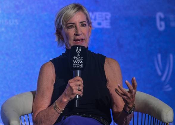 2023 WTA, Tennis Damen Finals - Day 5 CANCUN, MEXICO - NOVEMBER 2: Chris Evert of the USA, former professional tennis player, during a join press conference, PK, Pressekonferenz with Martina Navratilova, a Czech-American, on Day 5 of the GNP Seguros WTA Finals Cancun 2023 part of the Hologic WTA Tour, on November 2, 2023, in Cancun, Quintana Roo, Mexico. Martina Navratilova and Chris Evert comprise one of tennis and sports most iconic rivalries. Over 15 years from 1973 to 1988, they played 80 matches, 60 of them finals. Navratilova led with 43 wins to Evert s 37 in their head-to-head battles, and she secured 36 victories to Evert s 24 in finals. This enduring rivalry epitomizes tennis excellence in the Open Era. Cancun Mexico  Copyright: xArturxWidakx originalFilename:widak-2023wtaf231102_npV2J.jpg