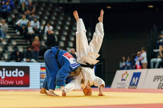 Bilder des Jahres 2023, Sport 11 November Sport Themen der Woche KW44 Sport Bilder des Tages Judo, EM in Montpellier JUDO - EJU European Championships 2023 MONTPELLIER,FRANCE,03.NOV.23 - JUDO - EJU European Championships, women -57kg. Image shows Pauline Starke (GER, white) and Daria Kurbonmamadova (AIN, blue).  GEPAxpictures xJohannesxFriedl