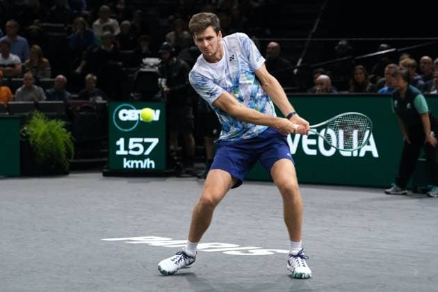 November 3, 2023, Paris, France: Polish player HUBERT HURKACZ returns the ball to Bulgarian player GRIGOR DIMITROV.during the quarter final of Rolex Paris Masters 1000 tournament at Paris Accor Arena Stadium - France Paris France - ZUMAp119 20231103_zaf_p119_001 Copyright: xPierrexSteveninx