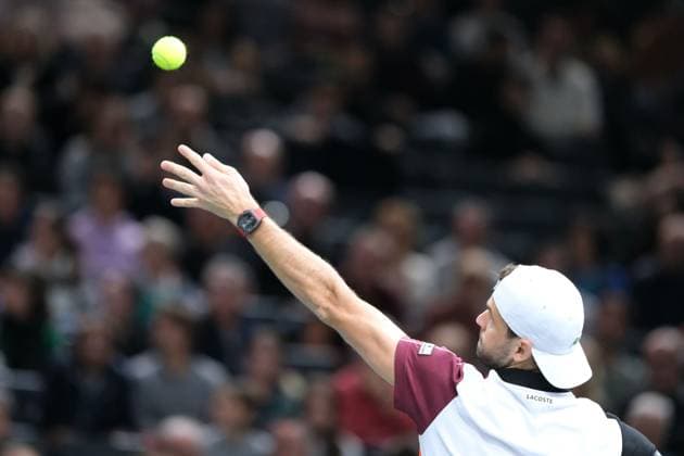 November 3, 2023, Paris, France: Bulgarian player GRIGOR DIMITROV returns the ball to Polish player HUBERT HURKACZ during the quarter final of Rolex Paris Masters 1000 tournament at Paris Accor Arena Stadium - France Paris France - ZUMAp119 20231103_zaf_p119_007 Copyright: xPierrexSteveninx