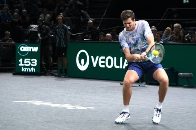November 3, 2023, Paris, France: Polish player HUBERT HURKACZ returns the ball to Bulgarian player GRIGOR DIMITROV.during the quarter final of Rolex Paris Masters 1000 tournament at Paris Accor Arena Stadium - France Paris France - ZUMAp119 20231103_zaf_p119_010 Copyright: xPierrexSteveninx