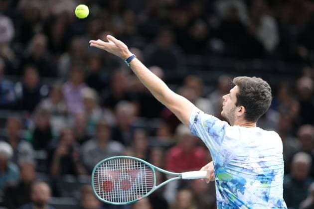 November 3, 2023, Paris, France: Polish player HUBERT HURKACZ returns the ball to Bulgarian player GRIGOR DIMITROV.during the quarter final of Rolex Paris Masters 1000 tournament at Paris Accor Arena Stadium - France Paris France - ZUMAp119 20231103_zaf_p119_013 Copyright: xPierrexSteveninx