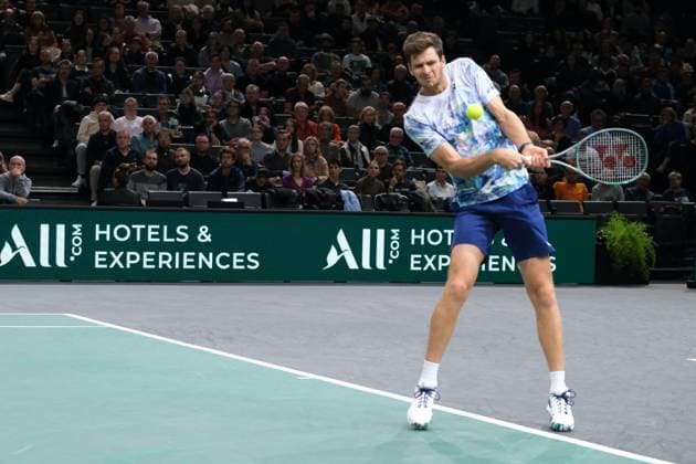 November 3, 2023, Paris, France: Polish player HUBERT HURKACZ returns the ball to Bulgarian player GRIGOR DIMITROV.during the quarter final of Rolex Paris Masters 1000 tournament at Paris Accor Arena Stadium - France Paris France - ZUMAp119 20231103_zaf_p119_014 Copyright: xPierrexSteveninx