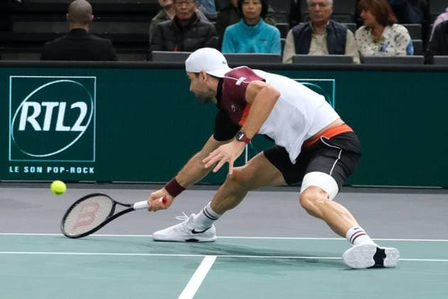 November 3, 2023, Paris, France: Bulgarian player GRIGOR DIMITROV returns the ball to Polish player HUBERT HURKACZ during the quarter final of Rolex Paris Masters 1000 tournament at Paris Accor Arena Stadium - France Paris France - ZUMAp119 20231103_zaf_p119_020 Copyright: xPierrexSteveninx