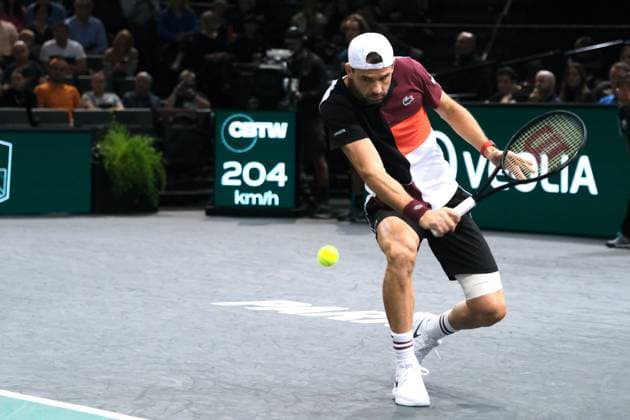 November 3, 2023, Paris, France: Bulgarian player GRIGOR DIMITROV returns the ball to Polish player HUBERT HURKACZ during the quarter final of Rolex Paris Masters 1000 tournament at Paris Accor Arena Stadium - France Paris France - ZUMAp119 20231103_zaf_p119_023 Copyright: xPierrexSteveninx