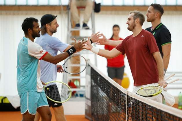R L Robert Galloway in front , Albano Olivetti congratulate the winner Sriram Balaji, Andre Begemann, Mens Doubles Tennis Wolffkran Open ATP Challenger TC Ismaning Ismaning Bavaria Germany 3 November 2023 Â Copyright: xJuergenxHasenkopfx