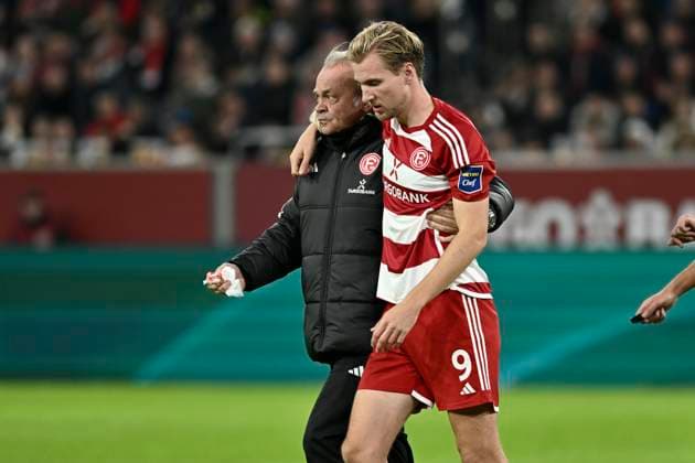 Vincent Vermeij 9, Fortuna Duesseldorf injured substituted 03 11 2023 Soccer Fortuna Duesseldorf vs SV Wehen Wiesbaden, Merkur Spiel Arena, Duesseldorf, DFB DFL REGULATIONS PROHIBIT ANY USE OF PHOTOGRAPHS AS IMAGE SEQUENCES AND OR QUASI VIDEO NRW Germany Copyright: xpepphotox xHorstxMauelshagenx pep00321, pep_20231103_hm
