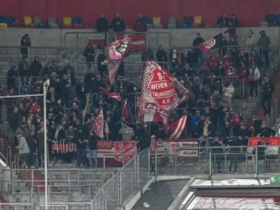 A few Wiesbaden fans let their flags fly Fortuna Duesseldorf vs SV Wehen Wiesbaden, Football, 2 Bundesliga, Matchday 12, Season 2023 2024, 03 11 2023 DFB DFL Regulations prohibit any use of Photographs as image sequences and or quasi video Fortuna Duesseldorf vs SV Wehen Wiesbaden, Football, 2 Bundesliga, Matchday 12, Season 2023 2024, 03 11 2023 Duesseldorf Copyright: xEibner-Pressefoto ThomasxHaeslerx EP_THR