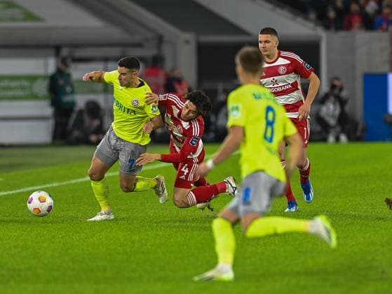 duel between Robin Heusser SV Wehen Wiesbaden, 07 , and Ao Tanaka Fortuna Duesseldorf, 04 Thereby Cristos Tzolis Fortuna Duesseldorf, 07 and Nick Baetzner SV Wehen Wiesbaden, 08 , Fortuna Duesseldorf vs SV Wehen Wiesbaden, Football, 2 Bundesliga, 12 Spieltag, Saison 2023 2024, 03 11 2023 DFB DFL Regulations prohibit any use of Photographs as image sequences and or quasi video Fortuna Duesseldorf vs SV Wehen Wiesbaden, Fußball, 2 Bundesliga, 12 Spieltag, Saison 2023 2024, 03 11 2023 Duesseldorf Copyright: xEibner-Pressefoto ThomasxHaeslerx EP_THR