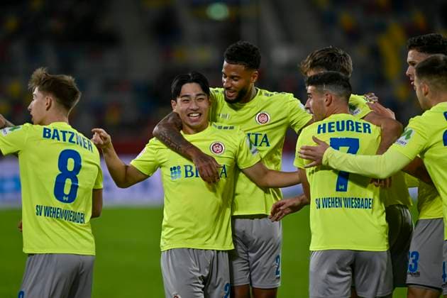 Hyun ju Lee 20, SV Wehen Wiesbaden cheers after the goal to 0 1 03 11 2023 Soccer Fortuna Duesseldorf vs SV Wehen Wiesbaden, Merkur Spiel Arena, Duesseldorf, DFB DFL REGULATIONS PROHIBIT ANY USE OF PHOTOGRAPHS AS IMAGE SEQUENCES AND OR QUASI VIDEO NRW Germany Copyright: xpepphotox xHorstxMauelshagenx pep00321, pep_20231103_hm
