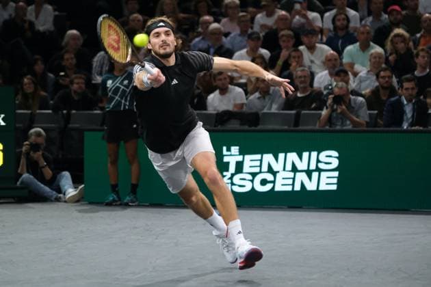 Tennis, ATP-Turnier in Paris November 3, 2023, Paris, France: Greek player STEFANOS TSITSIPAS returns the ball to Russian player KAREN KHACHANOV during the quarter final of Rolex Paris Masters 1000 tournament at Paris Accor Arena Stadium - France..Tsitsipas won: 6:3 6:4 Paris France - ZUMAp119 20231103_zaf_p119_054 Copyright: xPierrexSteveninx