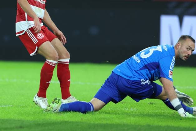 GER, 2 FBL Fortuna Duesseldorf vs SV Wehen Wiesbaden 03 11 2023, Merkur Spiel Arena, Duesseldorf, GER, 2 FBL Fortuna Duesseldorf vs SV Wehen Wiesbaden, in the picture Florian Kastenmeier Fortuna Duesseldorf 33 , loses 2 0 for Wiesbaden nordphotoxGmbHx xMeuter nph00351