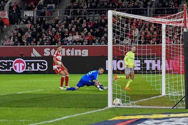 Amar Catic 34, SV Wehen Wiesbaden scores the goal to 0 2 03 11 2023 Soccer Fortuna Duesseldorf vs SV Wehen Wiesbaden, Merkur Spiel Arena, Duesseldorf, DFB DFL REGULATIONS PROHIBIT ANY USE OF PHOTOGRAPHS AS IMAGE SEQUENCES AND OR QUASI VIDEO NRW Germany Copyright: xpepphotox xHorstxMauelshagenx pep00321, pep_20231103_hm