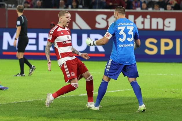 GER, 2 FBL Fortuna Duesseldorf vs SV Wehen Wiesbaden 03 11 2023, Merkur Spiel Arena, Duesseldorf, GER, 2 FBL Fortuna Duesseldorf vs SV Wehen Wiesbaden, in the picture Florian Kastenmeier Fortuna Duesseldorf 33 , and Jordy de Wijs Fortuna Duesseldorf 30 , are first happy about a saved 11 meter shot nordphotoxGmbHx xMeuter nph00351