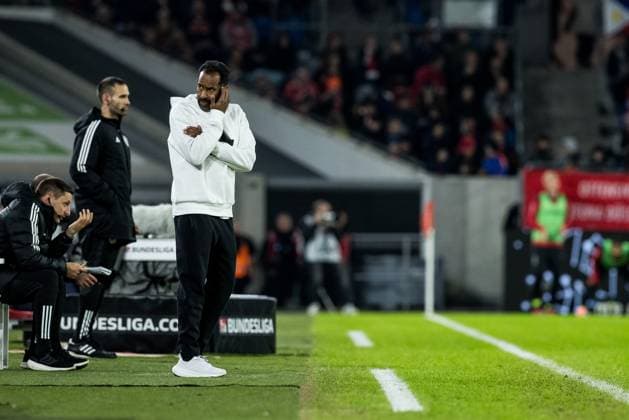 2 Soccer Bundesliga Fortuna Duesseldorf 1895 SV Wehen Wiesbaden 03 11 2023 Daniel Thioune Coach Fortuna Duesseldorf pensive 2 Soccer Bundesliga, Fortuna Duesseldorf 1895 SV Wehen Wiesbaden, Duesseldorf, Merkur Spiel Arena DFL REGULATIONS PROHIBIT ANY USE OF PHOTOGRAPHS AS IMAGE SEQUENCES AND OR QUASI VIDEO Copyright: xBEAUTIFULxSPORTS Wunderlx