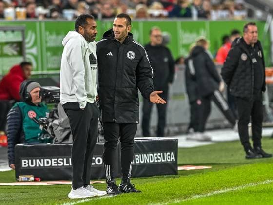 Daniel Thioune Fortuna Duesseldorf, Head Coach in conversation with Leonidas Exuzidis Fourth Official Fortuna Duesseldorf vs SV Wehen Wiesbaden, Football, 2 Bundesliga, Matchday 12, Season 2023 2024, 03 11 2023 DFB DFL Regulations prohibit any use of Photographs as image sequences and or quasi video Fortuna Duesseldorf vs SV Wehen Wiesbaden, Football, 2 Bundesliga, Matchday 12, Season 2023 2024, 03 11 2023 Duesseldorf Copyright: xEibner-Pressefoto ThomasxHaeslerx EP_THR