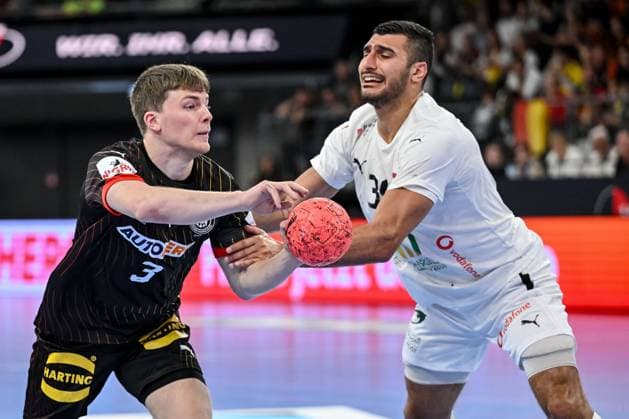 03 11 2023, Neu Ulm, Germany, ratiopharm arena, Germany vs Egypt Handball Laenderspiel, Nils Lichtlein Germany and Yehia Elderaa Egypt in duel Photo H Langer Neu Ulm ratiopharm arena Bayern Germany 541_ BRDAGY20231103_063 Langer-541