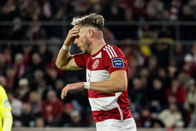 2 Soccer Bundesliga Fortuna Duesseldorf 1895 SV Wehen Wiesbaden 03 11 2023 Jona Niemiec Fortuna Duesseldorf, 18 frustrated, hand in front of face 2 Soccer Bundesliga, Fortuna Duesseldorf 1895 SV Wehen Wiesbaden, Duesseldorf, Merkur Spiel Arena DFL REGULATIONS PROHIBIT ANY USE OF PHOTOGRAPHS AS IMAGE SEQUENCES AND OR QUASI VIDEO Copyright: xBEAUTIFULxSPORTS Wunderlx
