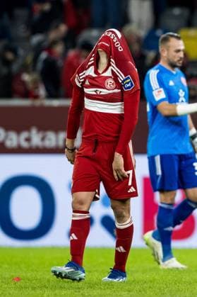 2 Soccer Bundesliga Fortuna Duesseldorf 1895 SV Wehen Wiesbaden 03 11 2023 Christos Tzolis Fortuna Duesseldorf, 7 pulls his jersey over his head in frustration 2 Soccer Bundesliga, Fortuna Duesseldorf 1895 SV Wehen Wiesbaden, Duesseldorf, Merkur Spiel Arena DFL REGULATIONS PROHIBIT ANY USE OF PHOTOGRAPHS AS IMAGE SEQUENCES AND OR QUASI VIDEO Copyright: xBEAUTIFULxSPORTS Wunderlx