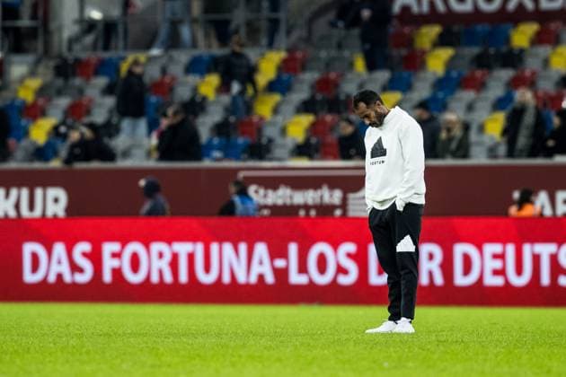 2 Soccer Bundesliga Fortuna Duesseldorf 1895 SV Wehen Wiesbaden 03 11 2023 Daniel Thioune Trainer Fortuna Duesseldorf frustrated, lowered head 2 Soccer Bundesliga, Fortuna Duesseldorf 1895 SV Wehen Wiesbaden, Duesseldorf, Merkur Spiel Arena DFL REGULATIONS PROHIBIT ANY USE OF PHOTOGRAPHS AS IMAGE SEQUENCES AND OR QUASI VIDEO Copyright: xBEAUTIFULxSPORTS Wunderlx