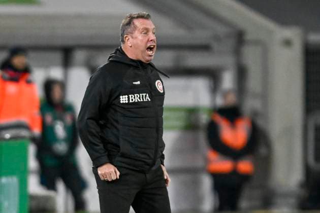 Markus Kauczinski Coach SV Wehen Wiesbaden takes off Mimic strong facial expression Emotion 03 11 2023 Soccer Fortuna Duesseldorf vs SV Wehen Wiesbaden, Merkur Spiel Arena, Duesseldorf, DFB DFL REGULATIONS PROHIBIT ANY USE OF PHOTOGRAPHS AS IMAGE SEQUENCES AND OR QUASI VIDEO NRW Germany Copyright: xpepphotox xHorstxMauelshagenx pep00321, pep_20231103_hm