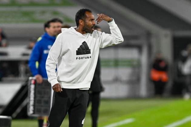Daniel Thioune Fortuna Duesseldorf dissatisfied disappointed dejected frustrated, 03 11 2023 Soccer Fortuna Duesseldorf vs SV Wehen Wiesbaden, Merkur Spiel Arena, Duesseldorf, DFB DFL REGULATIONS PROHIBIT ANY USE OF PHOTOGRAPHS AS IMAGE SEQUENCES AND OR QUASI VIDEO NRW Germany Copyright: xpepphotox xHorstxMauelshagenx pep00321, pep_20231103_hm