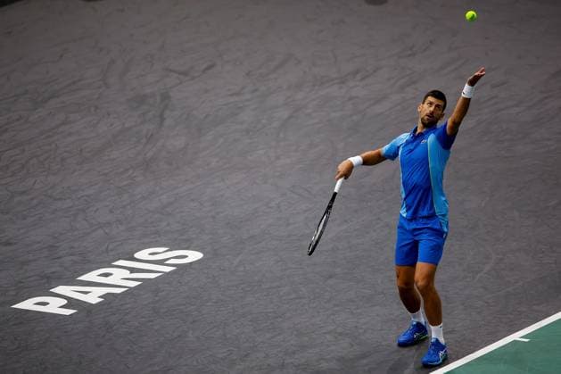 Paris, 03 11 2023 Tennis Rolex Paris Masters 2023, Novak Djokovic Holger Rune v l , Novak Djokovic makes a serve Copyright: AntonioxBorga