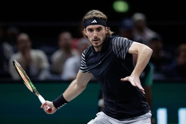 Paris, 03 11 2023 Tennis Rolex Paris Masters 2023, Stefanos Tsitsipas Karen Abgarovich Khachanov v l , Stefanos Tsitsipas plays a forehand Copyright: AntonioxBorga