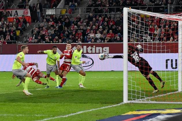 Penalty area scene goal chance by Jordy de Wijs 30, Fortuna Duesseldorf , Florian Stritzel 16, SV Wehen Wiesbaden parried 03 11 2023 Soccer Fortuna Duesseldorf vs SV Wehen Wiesbaden, Merkur Spiel Arena, Duesseldorf, DFB DFL REGULATIONS PROHIBIT ANY USE OF PHOTOGRAPHS AS IMAGE SEQUENCES AND OR QUASI VIDEO NRW Germany Copyright: xpepphotox xHorstxMauelshagenx pep00321, pep_20231103_hm