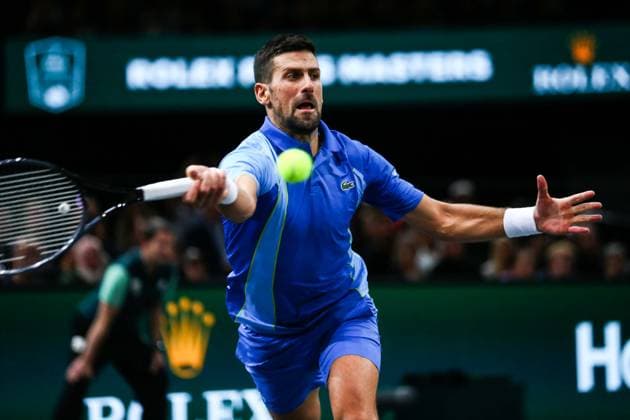 Rolex Paris Masters - Day Five Novak Djokovic returns the ball to Holger Rune during their men s singles quarter-final match on day five of the Paris ATP, Tennis Herren Masters 1000 tennis tournament at Accor Arena, Paris. Paris France  Copyright: xIbrahimxEzzatx originalFilename:ezzat-notitle231103_npcwf.jpg