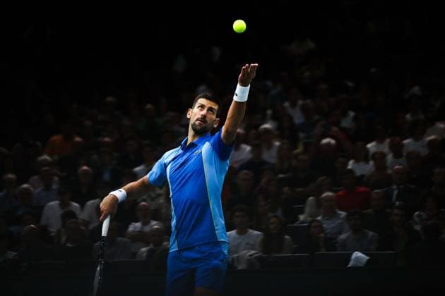 Rolex Paris Masters - Day Five Novak Djokovic serves to Holger Rune during their men s singles quarter-final match on day five of the Paris ATP, Tennis Herren Masters 1000 tennis tournament at Accor Arena, Paris-Bercy. Paris France  Copyright: xIbrahimxEzzatx originalFilename:ezzat-notitle231103_npVNC.jpg